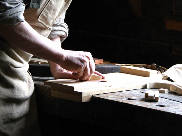 Nuestro equipo de profesionales cuenta  con muchos años de contrastada <strong>experiencia</strong> en el sector de la <strong>carpintería de madera en Ansoáin</strong>.